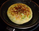 Foto del paso 9 de la receta Tortilla de calabacín y gambitas