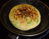 Foto del paso 9 de la receta: Tortilla de calabacín y gambitas
