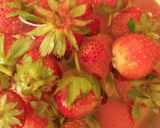 Foto langkah ke 1 dari resep Jus Sirsat Mix Strawberry.