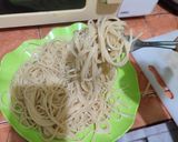 Foto langkah ke 1 dari resep Spaghetti olio aglio ekonomis.