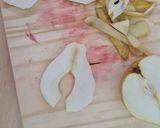 Foto del paso 1 de la receta: Pera especiada con yogur griego 🍐 Pera con canela, nuez moscada y clavo de olor con yogur drenado 🍐