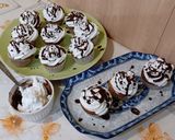 Banános muffin csoki pasztillákkal tejszínhabbal díszítve recept fázis 3 fotója