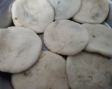 A picture of step 4 of Matar kachori.