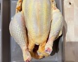 Une image de l'étape 1 de Chapon jaune farci aux girolles.