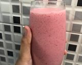 Foto langkah ke 3 dari resep Strawberry smoothies.