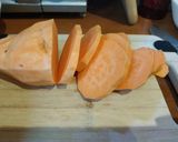Sajtkrémes-baconos csirkemell rozmaringos édesburgonyával recept fázis 1 fotója