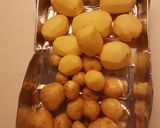 Foto del paso 1 de la receta: Papas saborisadas y pollo
