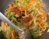 A picture of step 3 of Spicy Schezwan Hakka Noodles.