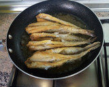 Foto del paso 4 de la receta: Bacaladillas especiadas con curry hechas en sartén
