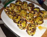 Foto del paso 6 de la receta: Bombones de queso y crujiente de jamón con cobertura de pistacho y arándanos