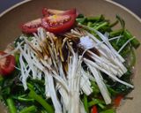 Foto langkah ke 3 dari resep Tumis Kangkung Jamur Enoki.
