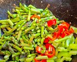 Φωτογραφία βήματος 8 της συνταγής Μοσχάρι stir-fry με σπαράγγια C&G