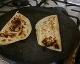 Foto del paso 4 de la receta: Sincronizadas especiales de doble queso 🧀🌮🧀