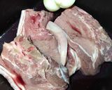 Foto del paso 1 de la receta: Cerdo al Malbec con papas doradas en finas hierbas