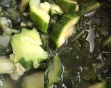 Foto del paso 1 de la receta: Crema de espinacas y zapallo italiano
