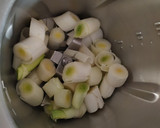 Foto del paso 1 de la receta: Crema de Puerros y Pera