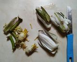 A picture of step 1 of Water Lily flower Pakora.