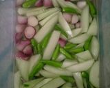Foto langkah ke 3 dari resep Acar Timun Bawang.