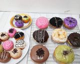 Foto langkah ke 16 dari resep DONAT RUMAHAN ALA J. CO.