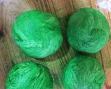 Foto del paso 2 de la receta: Pan amasado con orégano 🌿 de colores