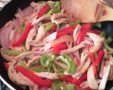 Foto del paso 2 de la receta: Pechuga de pollo con pimientos