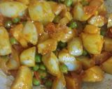 உருளைக்கிழங்கு பட்டாணி பொரியல் ரெசிபி ஸ்டேப் 2 புகைப்படம்