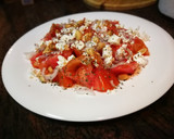 Foto del paso 2 de la receta: Ensalada de tomate con queso griego