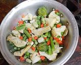 Foto del paso 1 de la receta: Rabas de merluza con menestra de verduras