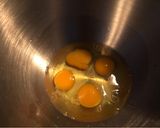 Foto del paso 2 de la receta Tarta rellena de mermelada de fresa y cobertura de chocolate blanco