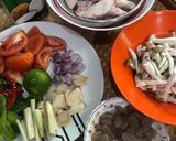 รูปขั้นตอนการทำที่ 1 ของ ต้มข่าไก่ใส่มะต๋าวสด (ลูกชิดสด)