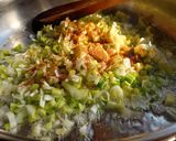 Foto del paso 1 de la receta: Arroz con surtido de mariscos en conserva tipo paella 🥘