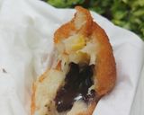 Foto langkah ke 6 dari resep Banana Choco Ball.