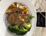 Foto del paso 8 de la receta: Solomillo de cerdo adobado con brócoli y guarnición de setas salteadas y aderezo Vidalim