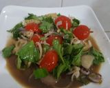 รูปขั้นตอนการทำที่ 1 ของ ยำไข่เค็มแดงหมูยอใส่น้ำปลาร้า🐟