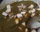A picture of step 15 of Palak Mushroom.