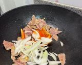 รูปขั้นตอนการทำที่ 2 ของ ข้าวผัดหมูชิ้น