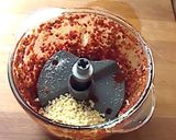 Foto del paso 2 de la receta Almejas con piñones y salsa de tomates secos