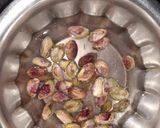 पिस्ता कुल्फी (pista kulfi recipe in Hindi) रेसिपी चरण 2 फोटो