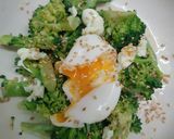 รูปขั้นตอนการทำที่ 1 ของ Broccoili&Boiled Egg Mayo-Katsuo Dressing สลัดบร็อคโคลี่และไข่ต้ม ซอสมาโย