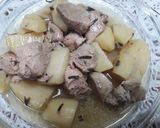 Foto del passaggio 6 della ricetta Spezzatino di maiale in bianco con patate