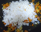 கேரட் தவா புலாவ் ரெசிபி ஸ்டேப் 4 புகைப்படம்
