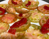 Foto del paso 3 de la receta: Carpaccio de tomate raff con anchoas del Cantábrico