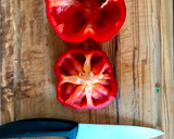 Foto del paso 3 de la receta: Pimientos rellenos de carne y quinoa con salsa de tomate a la crema