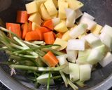 Hình bước làm 1 của món Canh Khoai Tây, Cà Rốt, Su Hào Nấu Mộc
