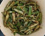 A picture of step 3 of Grilled kurkure bhindi.