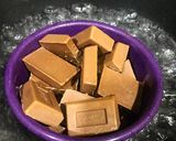 Foto del paso 1 de la receta: Chocolates rellenos de mantequilla de maní y arequipe
