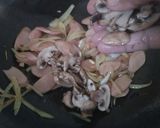 Foto langkah ke 5 dari resep Mushroom pizza rumahan.