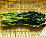 A picture of step 6 of Blanched spinach with sesame dressing.