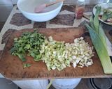 Foto del paso 1 de la receta: Tarta cremosa de puerro y zanahoria, brócoli🥦🫑🥕