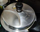 A picture of step 4 of Matar pulao.